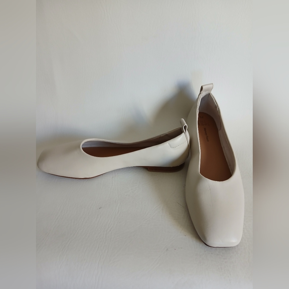 Time and Tru Memory Foam Beige Squared Women's Flats Sz7.5M